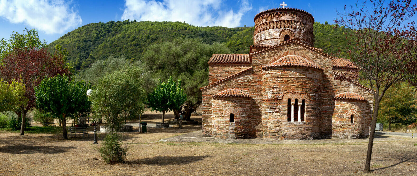 The imposing churches of Greece dedicated to Virgin Mary