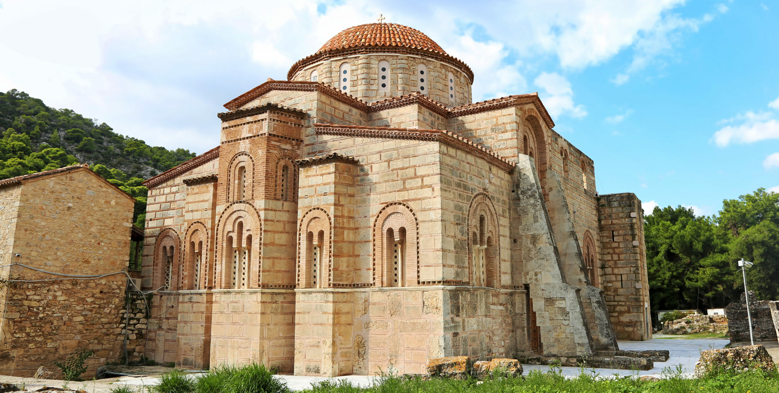 Dafni Monastery: the must-see Byzantine masterpiece