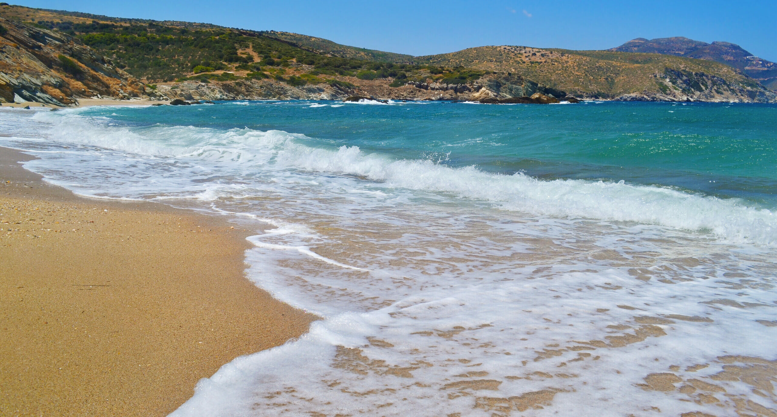 Korasida (the Daughter): The beach with turquoise waters just 2 hours away from Athens