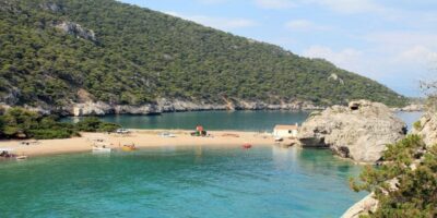 Four beautiful beaches at most an hour away from Athens