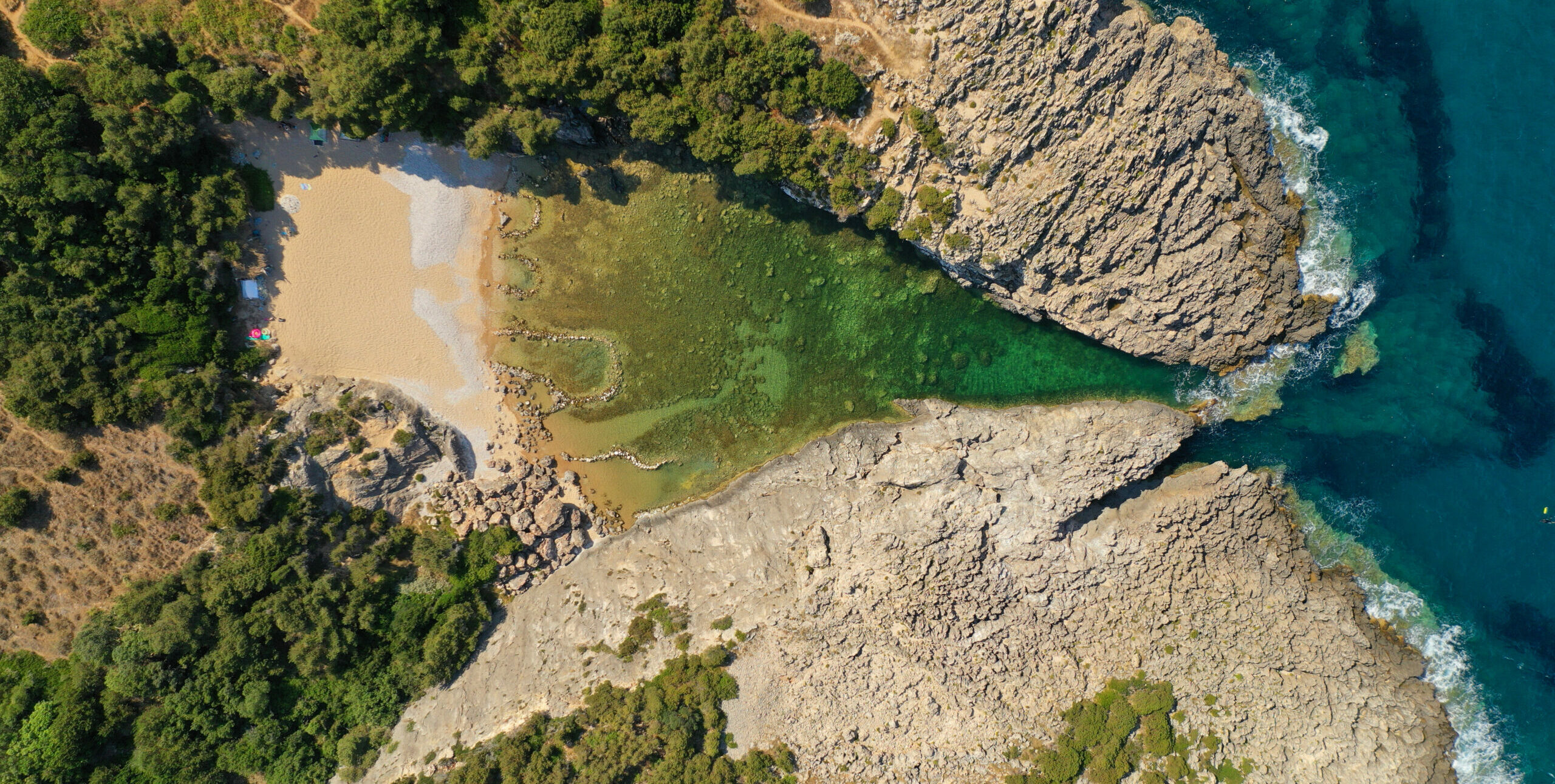 Glossa: The natural swimming pool in the Peloponnese that is eye-catching