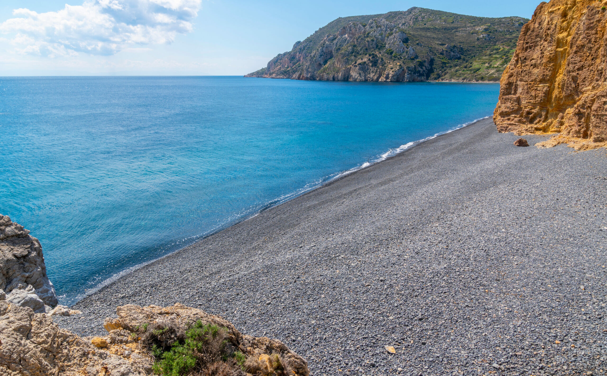 This is the most impressive “black” beach in Greece
