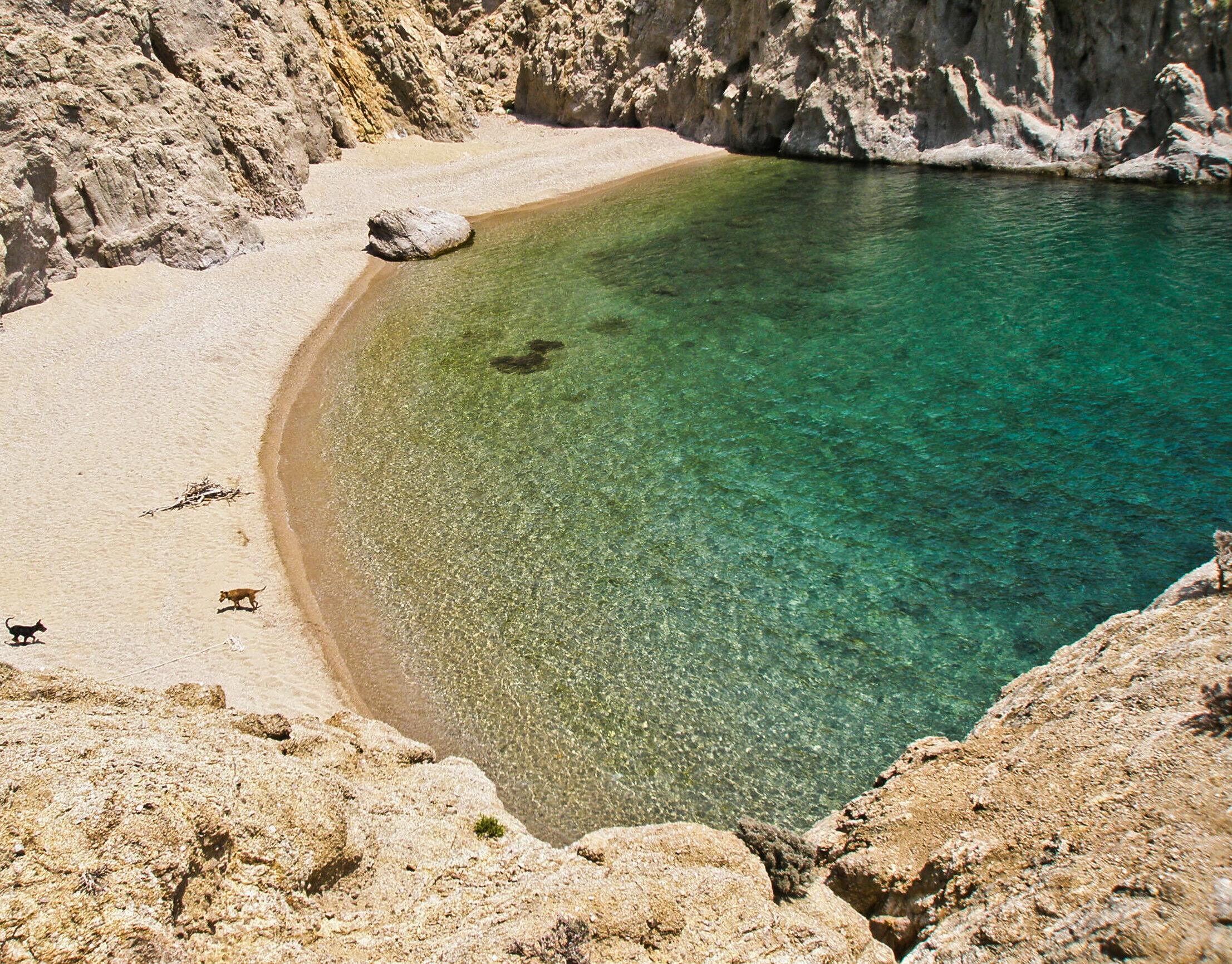 Three special beaches of Samothraki for alternative vacations